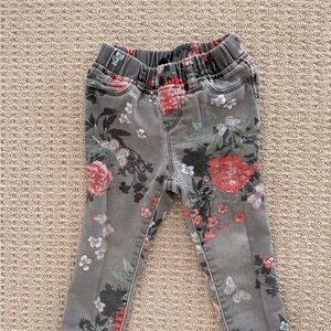GAP Gray Floral Leggings with Red Blossoms